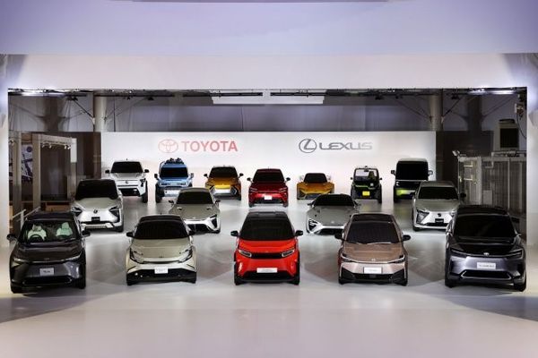 Toyota представит, моделей 30 электромобилей к году 2030