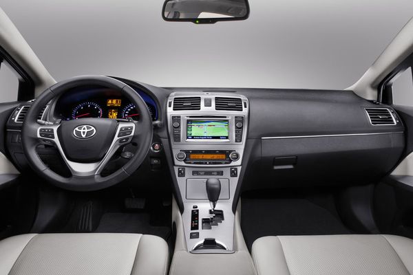 Toyota Avensis рестайлинг 2011, седан, 3 поколение, T270 (10.2011 - 12.2012)