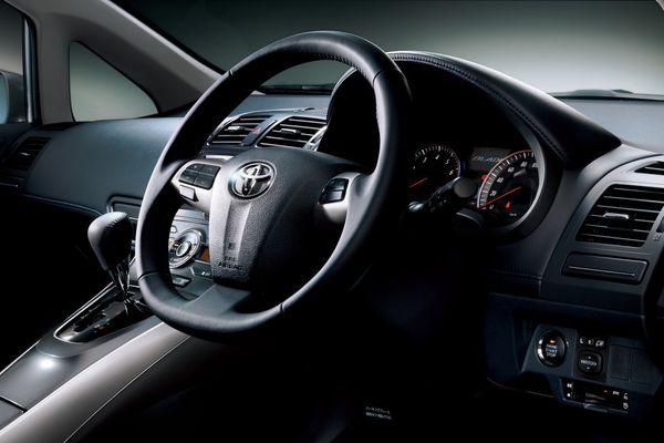 Toyota Blade рестайлинг 2009, хэтчбек 5 дв., 1 поколение, E150 (12.2009 - 04.2012)